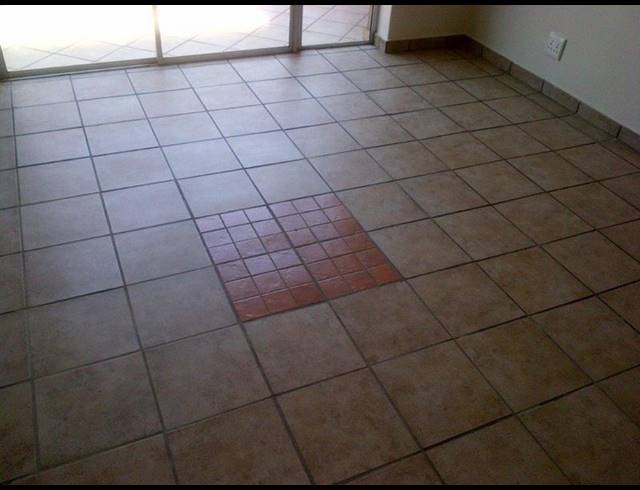 2 BEDROOM APARTMENT FOR SALE IN VANDERBIJLPARK SE 4
